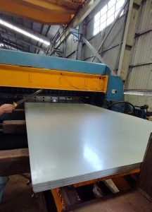 tole-cuon-thep-tam-ma-kem-hoa-sen-day-1.2-1.4-1.8-2.4-2.5-mm-1-2-li-ruoi-ly-ruoi-1-ruoi-g350-g450-z275-z450-z600