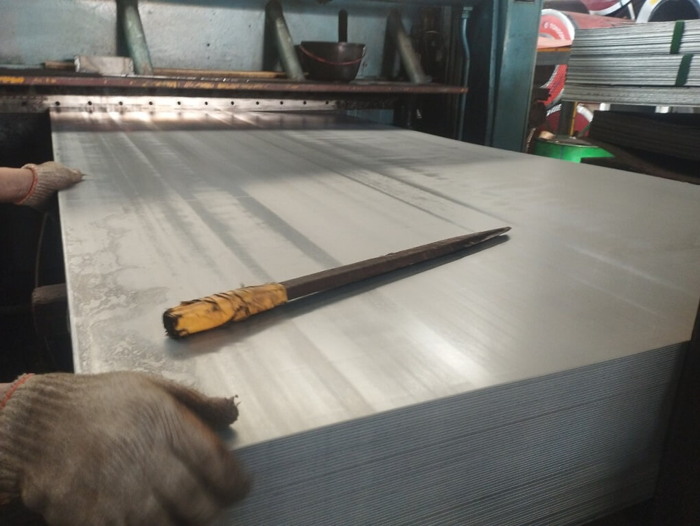 ton-tole-cuon-thep-tam-can-nong-tay-gi-ri-phu-dau-PO-pickle-oiled-mac-thep-sphc-sphd-spht-saph370-saph440-jsh270d-jsh270e-jsh270c-spht1-spht2-spht3-day-1-ly-ruoi-1.5-li-rong-1500-mm